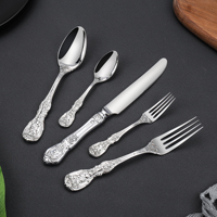 Ensemble de couverts européens rétro en acier inoxydable poli avec poignée gaufrée argentée, fourchette, cuillère, couteau pour collection de vaisselle de fête et d'hôtel