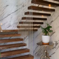 Escalier flottant cantilever Prima avec support dissimulé pour une esthétique minimaliste de la maison