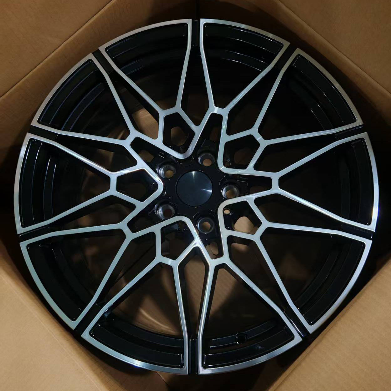 Face de machine noire