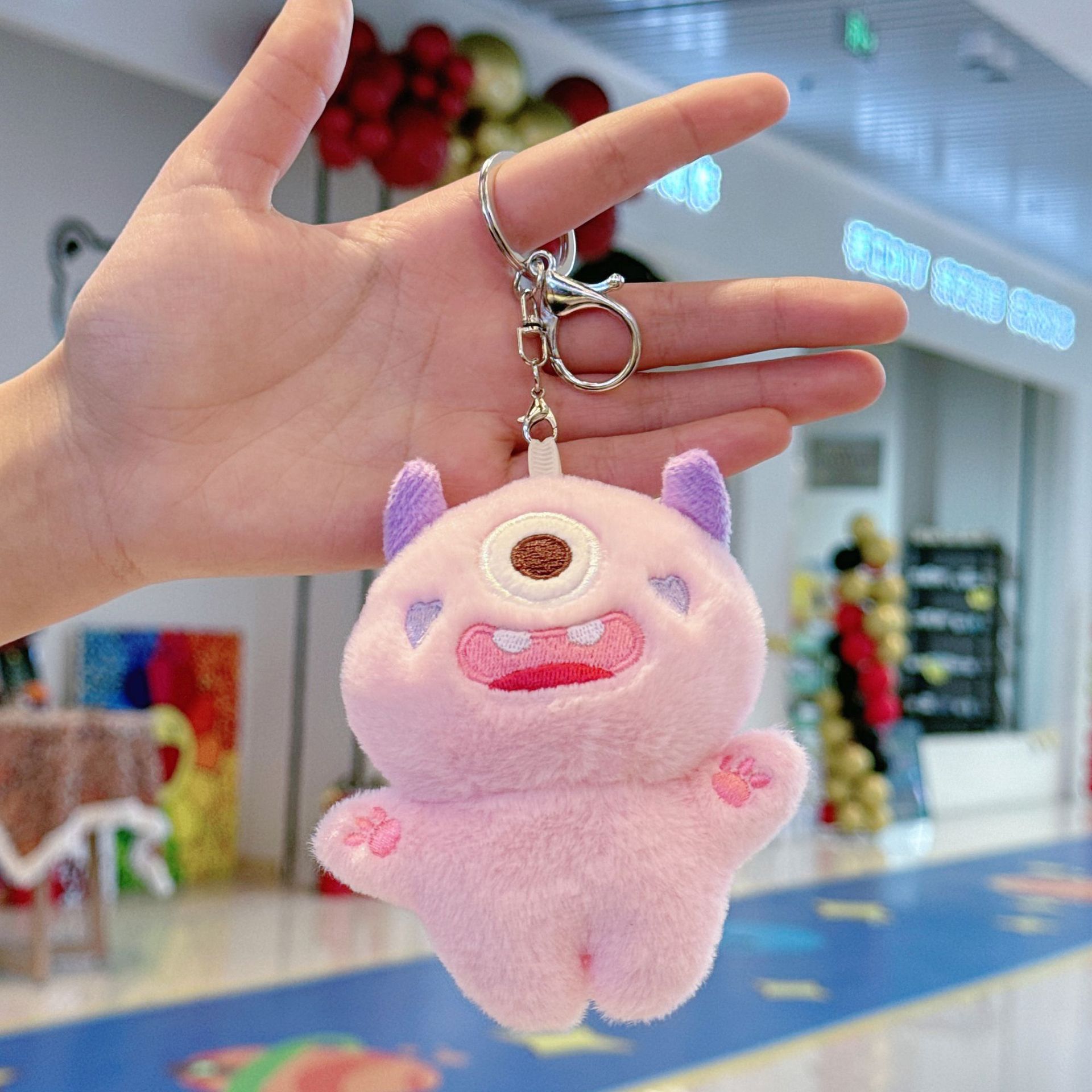 リトルレッドブック同じスタイルのぬいぐるみシングルアイ