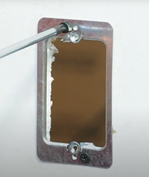 Support de cloison sèche à un seul groupe Montage sur plaque frontale Métal Acier Basse tension 1320 Boîtier électronique et d'instruments avec anneau de boue
