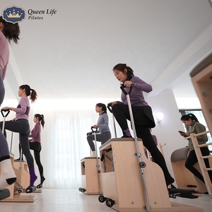 Chaise Combo Pilates Wunda 2-en-1 en Bois d'Érable Personnalisable Queenlife avec Fixation Reformer – Garantie <span class=keywords><strong>6</strong></span> Ans pour Studio <span class=keywords><strong>de</strong></span> Boutique - Product Image 1