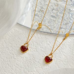 Collar con Colgante de Corazón en Acero Inoxidable con Baño de Oro de 18K, Diseño 2025, Venta al Por Mayor, Antideslustre, para Mujer - Product Image 5