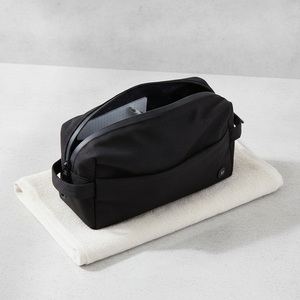 Sacs de toilette KEIRYO pour la vie quotidienne et les voyages - Polyester recyclé léger de qualité supérieure, design minimaliste, petit mais puissant, rangement optimal - Product Image 4