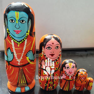 ตุ๊กตาไม้ซีวาแบบซ้อนกันได้ ชุด 5 ตัว ผลิตในอินเดีย จาก The Perfect Bazaar - Product Image 2