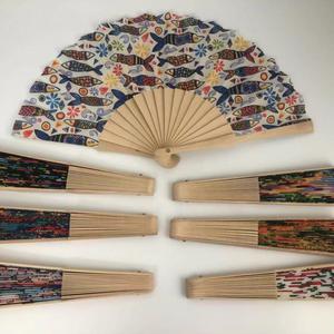 Abanico Plegable de Tela con Impresión Personalizada, Abanico de Mano de Bambú y Madera, Regalo Promocional - Product Image 1