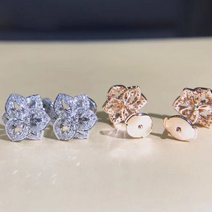 Eleganti Orecchini a Perno con Fiori per Donne, Orecchini Floreali con Pietre Scintillanti, Gioielli alla Moda per Uso Quotidiano, Vendita all'Ingrosso - Product Image 3