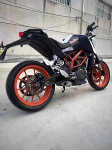 KTM1 <span class=keywords><strong>Duke</strong></span> 390 390cc Motocicleta de Calle de Alto Rendimiento Ligera con Motor Monocilíndrico Refrigerado por Líquido, Inyección Electrónica de Combustible y Frenos ABS, Motos a Gasolina - Product Image 5