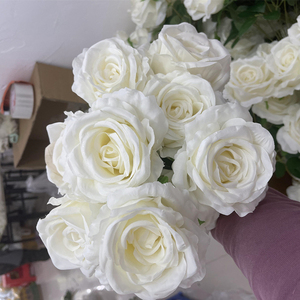 Suministros Florales IFG, Flores Blancas Románticas de Tallo Largo de 55 cm, Rosa Artificial para Decoración de Bodas - Product Image 4