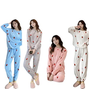 Nuovo Set <span class=keywords><strong>Pigiama</strong></span> in Pile Corallo 2 Pezzi <span class=keywords><strong>con</strong></span> Motivo Pesca, Fragola e <span class=keywords><strong>Animali</strong></span> per Ragazze Carine - Product Image 6