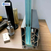 Base de garde-corps en aluminium et verre au design moderne avec profilé en U sans cadre pour balcon de villa, facile à installer