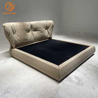 Nouveau design de lit tendance, tête de lit en cuir fantaisie, photo, image, confort, cuir véritable souple, lit italien