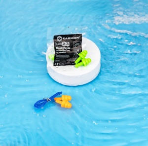 Bouchons d'oreilles réutilisables en silicone anti-bruit pour le sommeil et la natation, modèle Sapin de Noël 2025, à 3 couches avec cordon - Product Image 4