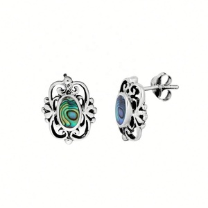 Pendientes de tuerca chapados en oro con filigrana vintage para mujer, retro, en tono plateado, con incrustaciones huecas de concha de abulón, estilo bohemio, para uso diario, regalo informal - Product Image 1