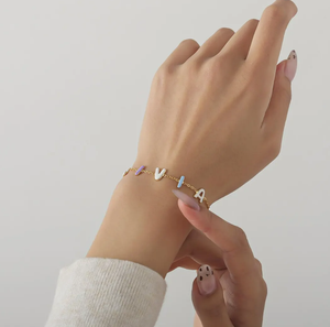 Personalizzato colorato Bubble Letter <span class=keywords><strong>Bracciale</strong></span> Personalizzato Smalto Lettera Braccialetti Colorati Regali per la <span class=keywords><strong>Festa</strong></span> della <span class=keywords><strong>Mamma</strong></span> - Product Image 1