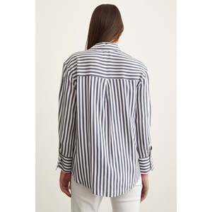 เสื้อเชิ้ตผู้หญิงสีน้ำเงินกรมท่าลายทาง ป๊อปลิน ทรงเอ ซิมเมทริก สำหรับใส่ทุกวัน - Product Image 3