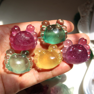 Hand-Carved Eco-Friendly Folk Art 2.8-3cm Natural Rainbow Fluorite Crystal Sea Animal <strong>Crab</strong> Carving <strong>Ornament</strong> for Home Decor - Product Image 2