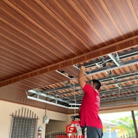Panneau sandwich décoratif en polyuréthane PU avec motif de briques en grain de bois, panneau mural isolé imperméable pour maison modulaire