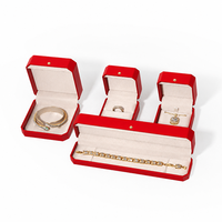 Coffret à bijoux octogonal en cuir brossé rouge SKQ, emballage cadeau en velours, logo personnalisé, Moyen-Orient