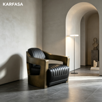 Fauteuil club vintage en cuir marron avec garniture cloutée, pieds en bois, chaise longue en cuir de vachette vieilli pour salon et salle de lecture