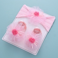 Ensemble de chaussettes et bandeaux pour bébé en gros, chaussettes antidérapantes en coton de couleur unie avec fleurs 3D pour bébé