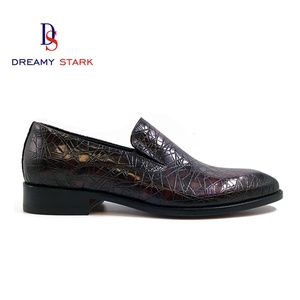 Chaussures habillées pour hommes sur mesure, décontractées et formelles, en cuir véritable verni rouge foncé, à enfiler, confortables, légères, design original - Product Image 3