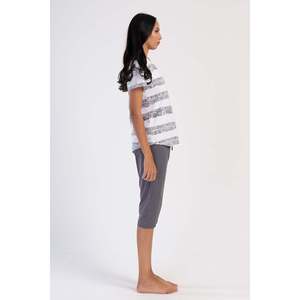 Conjunto de pantalón capri y top de cuello redondo KADIN P SUPREM O YAKA KISA KOL ETEGI OVAL - Color Humo - Product Image 3