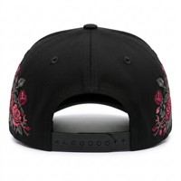 Casquette de baseball personnalisée en sergé de coton noir de haute qualité avec broderie de lettres gothiques et motif floral rose – Vente en gros OEM ODM