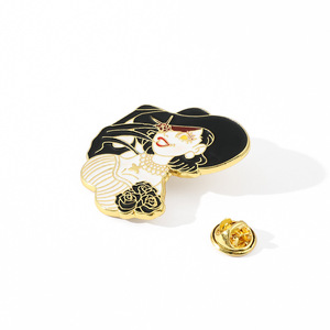 Mme Timitrescu – épingle en émail dur pour femme, épingle de revers personnalisée pour Halloween, Badge en métal - Product Image 3