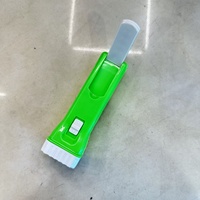 Nouvelle lampe torche solaire LED rechargeable, éclairage domestique, lumière puissante en plastique, éclairage d'urgence, portée du faisceau 100-200m, IP20
