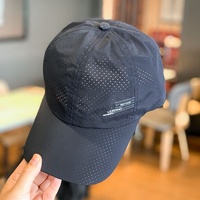 Topi Olahraga Ringan Cepat Kering Label Pribadi Berlubang Performa Tinggi Bernapas Topi Golf Tahan Air Pelindung Matahari Luar Ruangan
