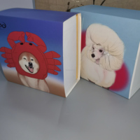 Boîte cadeau de Noël personnalisable avec gaufrage, pelliculage mat, matériaux recyclés, papier couché durable, taille personnalisée