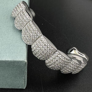 Custom VVS Moissanite 925 diamanti in argento Sterling denti Grillz Baguette taglio rotondo appiccamento a mano gioielli Hip Hop - Product Image 4