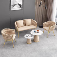 Fauteuil de style moderne avec accoudoirs en métal doré pour salon, maison et hôtel