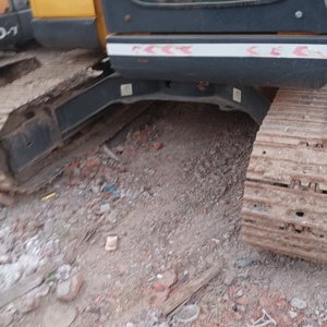 Excavadora Pequeña Kobelco SK75 Usada, Fabricada en Japón, con Motor y Caja de Cambios, Peso Operativo de 7 Toneladas, Capacidad de Cucharón de 0.4m - Product Image 2