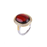 S990 Reiner Silberring mit Goldüberzug und Bernstein-Blutperle im Luxus-Design