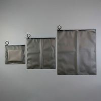 Pochette plate en plastique PE noir givré thermoscellable, sac de rangement pour vêtements, sac de rangement translucide mat avec fermeture éclair coulissante, vente en gros