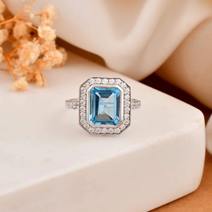 Bague en argent BT avec pierre précieuse émeraude taillée avec précision Ensemble de forme émeraude classique pour les occasions de fête Bijoux de haute qualité - Product Image 1