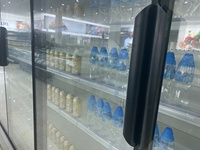 Réfrigérateur commercial à double porte vitrée pour supermarché, grande capacité, armoire de refroidissement verticale pour boissons