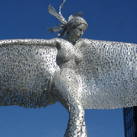 Sculpture d'ange abstraite moderne en acier inoxydable BLVE, grande taille, figurine féminine ailée, art pour l'aménagement paysager des places urbaines
