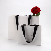 Sacs en papier blancs personnalisés de luxe, avec poignée en ruban, recyclables, biodégradables, emballage cadeau de haute qualité pour la promotion, logo