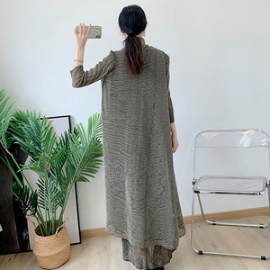 Ensemble deux pièces élégant et décontracté pour femme : châle ample plissé et robe longue à col châle, vêtements d'été - Product Image 2