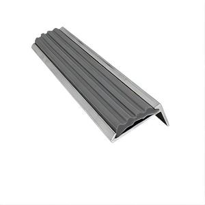 Bandes antidérapantes en PVC de haute qualité, résistantes à l'usure, style design moderne, pour escaliers en bois massif, vente en gros directe usine - Product Image 1