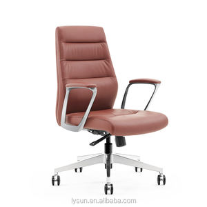 Chaise rotative ergonomique à roulettes pour le bureau de luxe avec design en cuir - Product Image 3