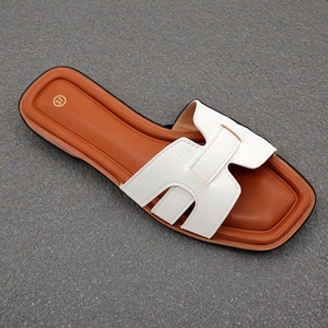 Les nouvelles <span class=keywords><strong>sandales</strong></span> plates et les tongs d'été 2025 sont en solde pour les femmes et les dames afin de profiter d'une promenade décontractée - Product Image 3