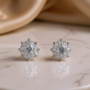 Orecchini in Oro Bianco con Diamanti Taglio Brillante Rotondo, Montatura a Griffe, Gioielli Classici da Donna per Matrimonio, Certificati GIA - Product Image 2