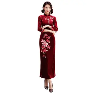 Long Chinese improved cheongsam whom embroidery demure cheongsam dress