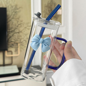 Offre Spéciale – Tasse à Eau Écologique en Verre Borosilicate de 400 ml avec Nœud Décoratif, Paille et Poignée – Qualité Supérieure - Product Image 1