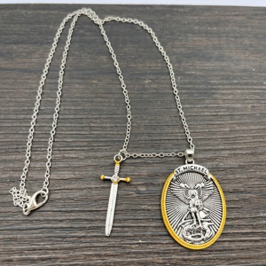 Moda personalizzata stile Vintage scudo ovale cavaliere spada con Logo <span class=keywords><strong>nome</strong></span> scolpito collana in lega da uomo ciondolo - Product Image 4