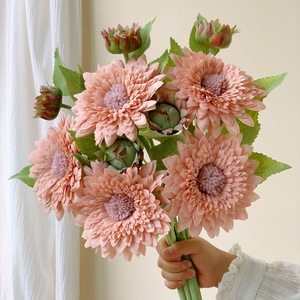 Muyu Chronicles Ramo de Flores Artificiales de Girasol en Capas, de Seda, Naranja y Amarillo, Arreglo Floral Decorativo para San Valentín - Product Image 3